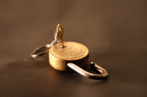 3478-lock-and-key-gold